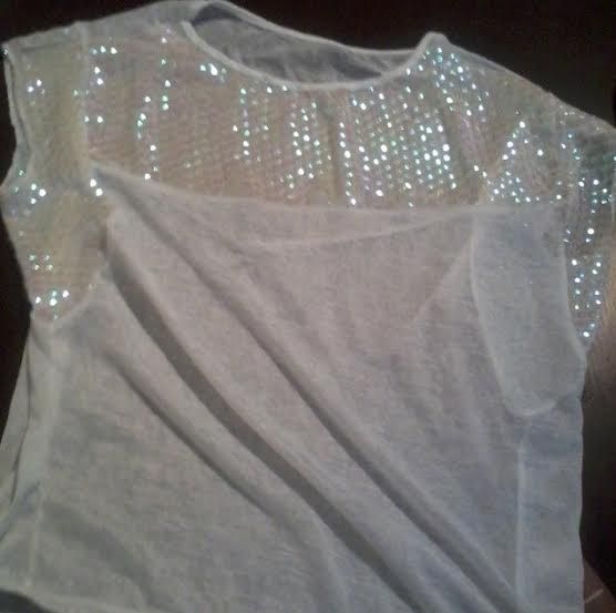 Blusa Branca com paitê